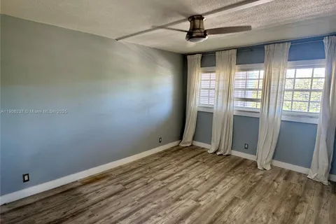 3300 N Palm Aire Dr # 305, Pompano Beach FL 33069