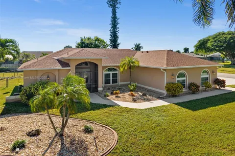 302 SE 34th Street, Cape Coral FL 33904