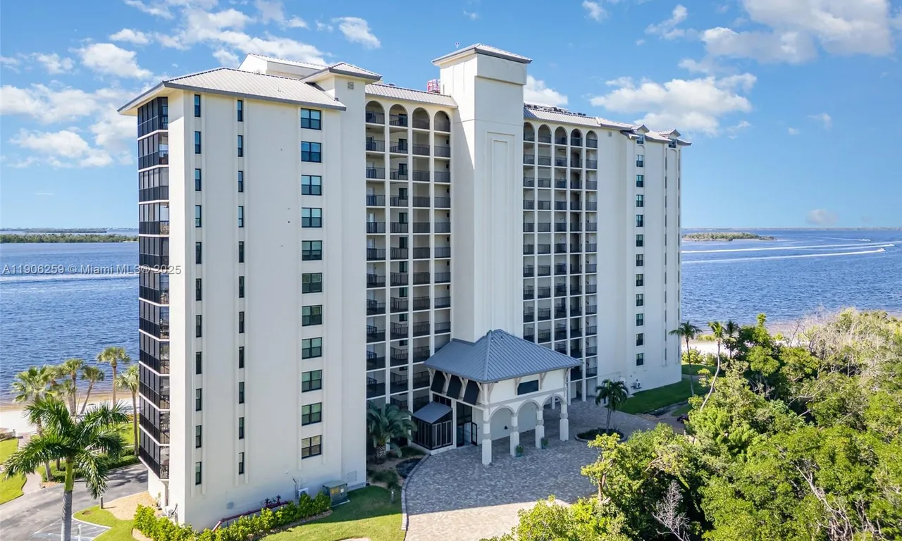 17080 Harbour Pointe Dr # 713, Fort Myers FL 33908