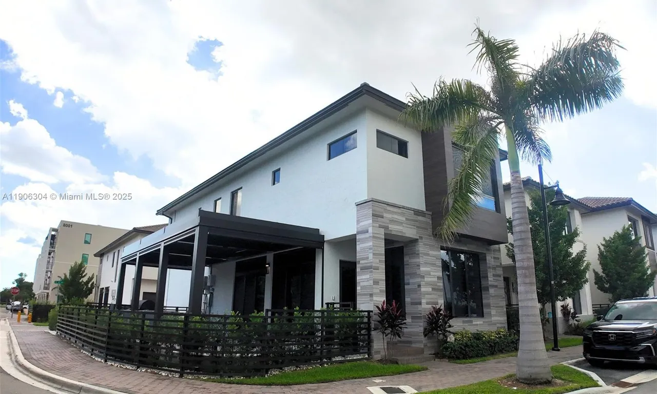 8002 NW 43rd St, Doral FL 33166