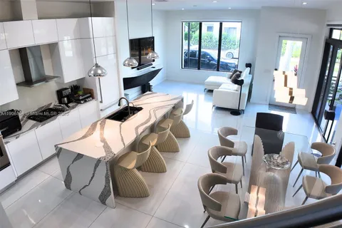 8002 NW 43rd St, Doral FL 33166