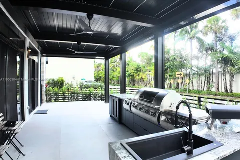 8002 NW 43rd St, Doral FL 33166