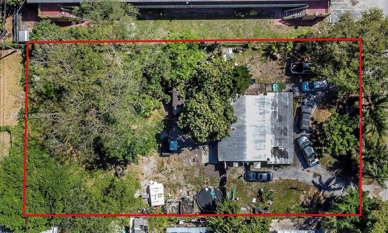 2743 Pierce St, Hollywood FL 33020