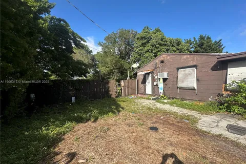 2743 Pierce St, Hollywood FL 33020