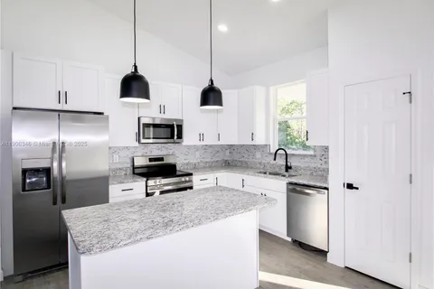 1807 Azalea Ter, Sebring FL 33875