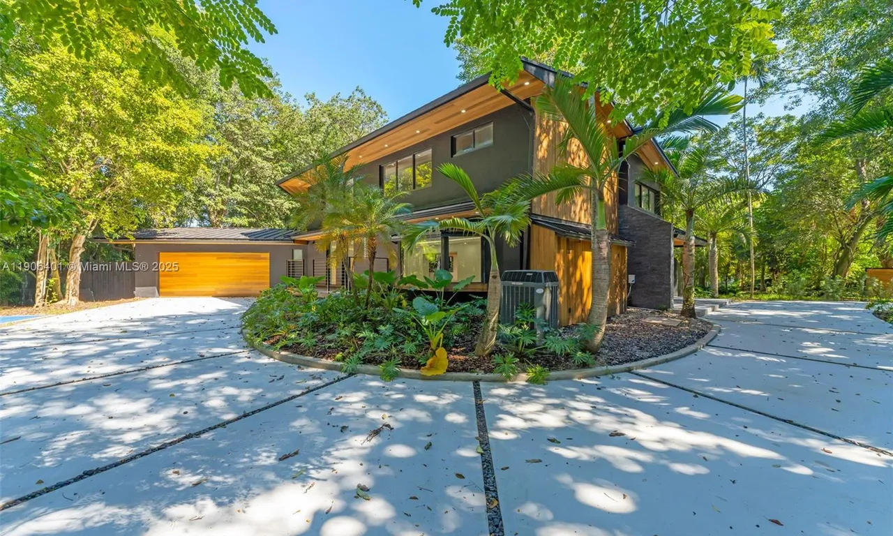 6525 SW 133rd Dr, Pinecrest FL 33156