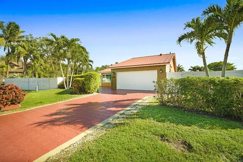 4548 SW 28th Way, Dania Beach FL 33312
