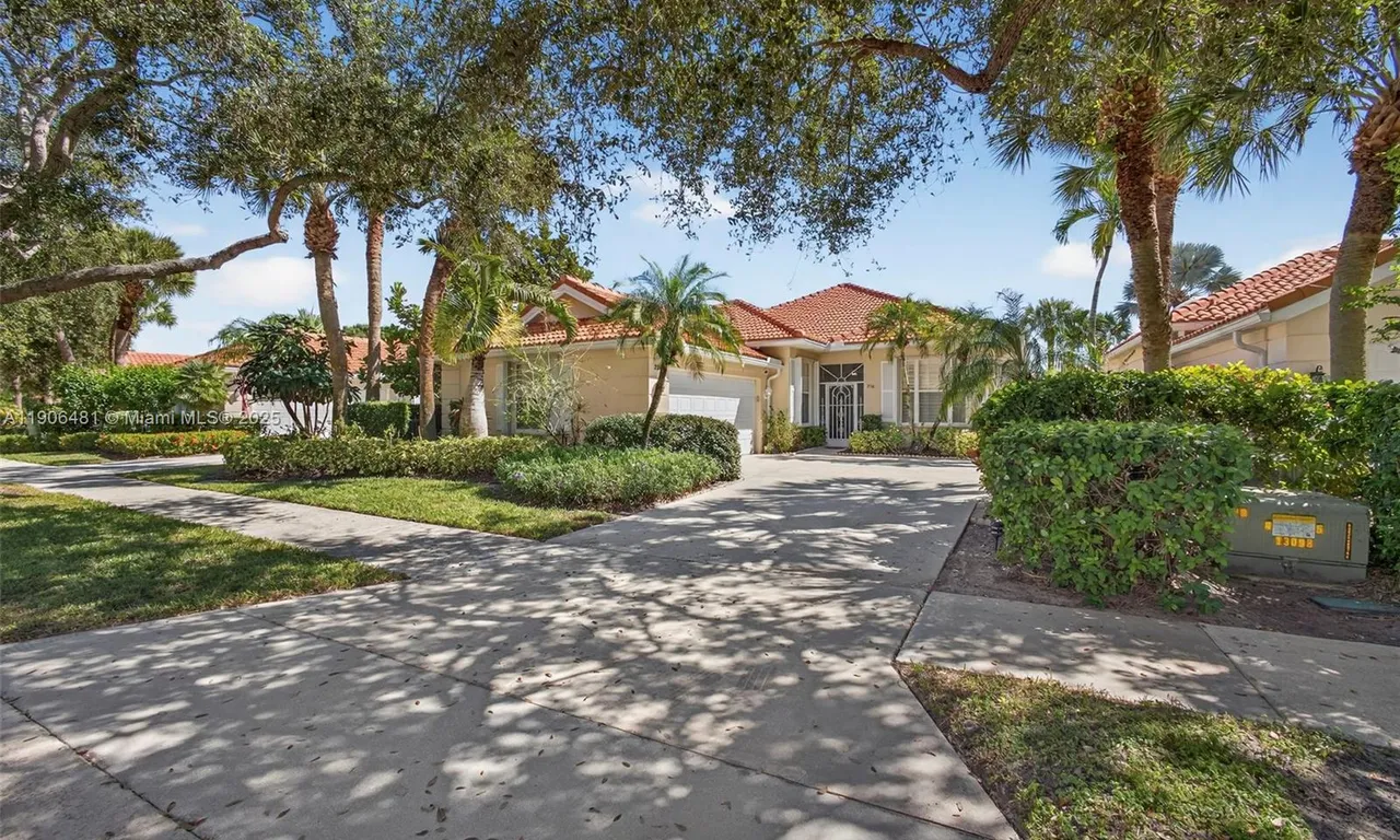 256 Kelsey Park Cir, Palm Beach Gardens FL 33410