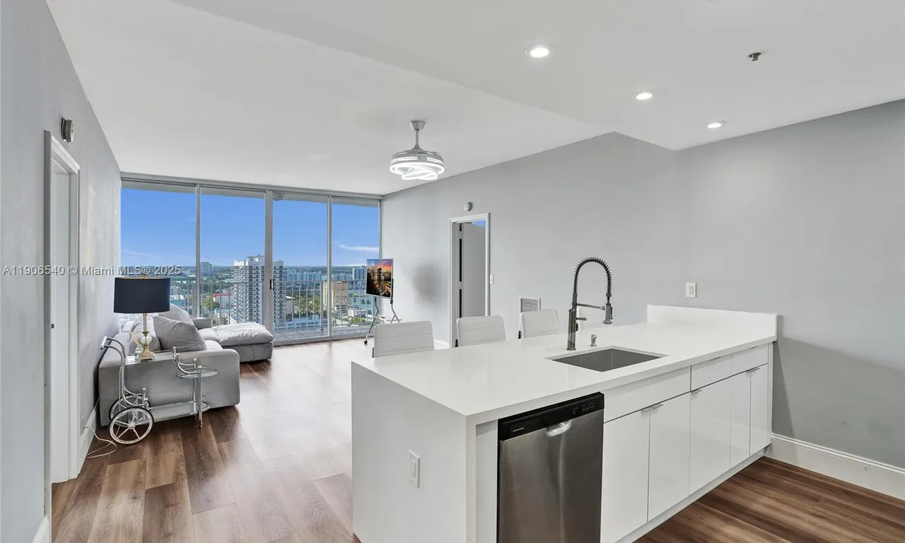 7601 E Treasure Dr, North Bay Village FL 33141