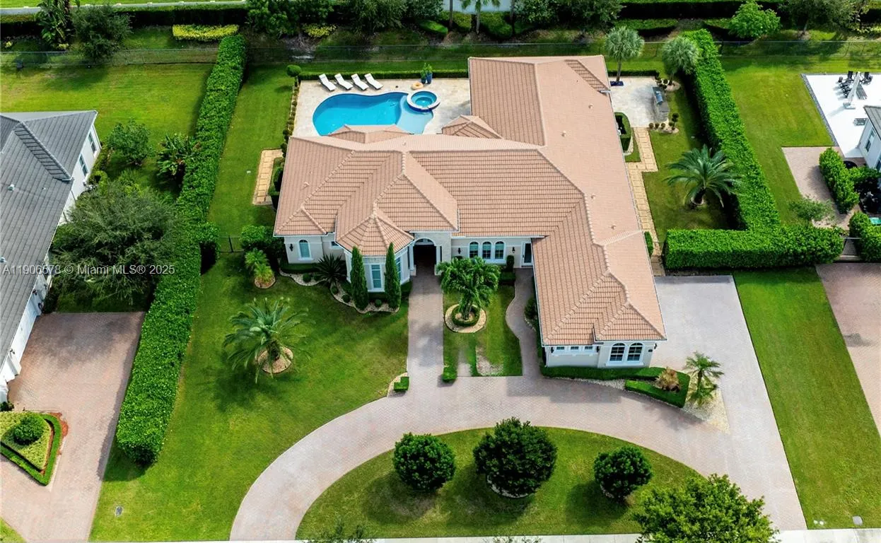 4950 E Sterling Ranch Cir, Davie FL 33314