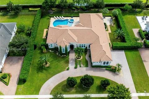 4950 E Sterling Ranch Cir, Davie FL 33314