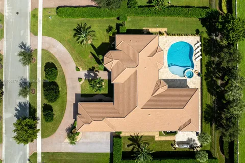 4950 E Sterling Ranch Cir, Davie FL 33314