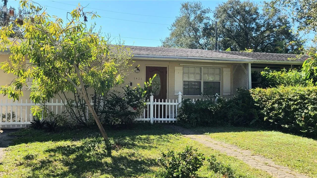 9426 SW 52nd St, Cooper City FL 33328