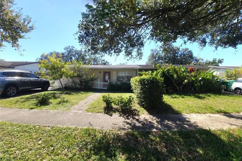 9426 SW 52nd St, Cooper City FL 33328