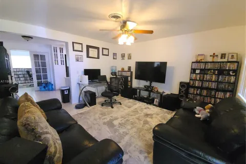 9426 SW 52nd St, Cooper City FL 33328