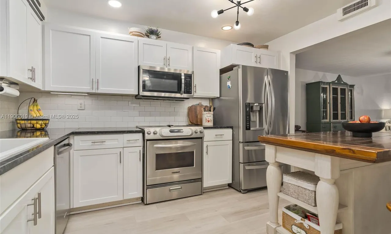 1603 NE 105th St # 9, Miami Shores FL 33138