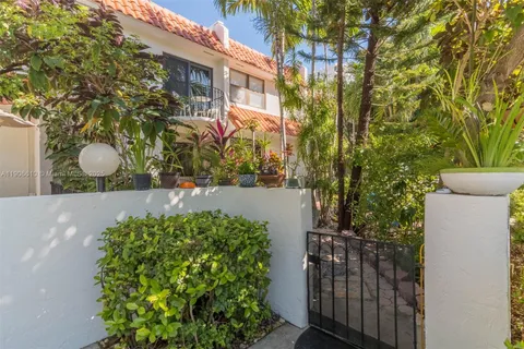 1603 NE 105th St # 9, Miami Shores FL 33138