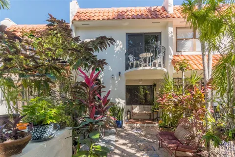 1603 NE 105th St # 9, Miami Shores FL 33138