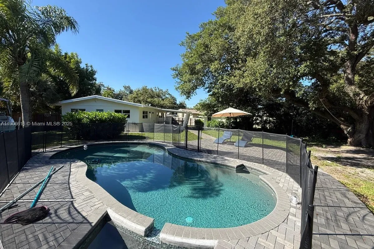 2697 SW 51st Ct, Dania Beach FL 33312