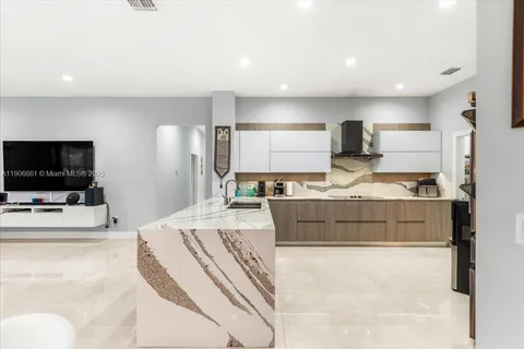 4074 SW 140th Ave, Davie FL 33330