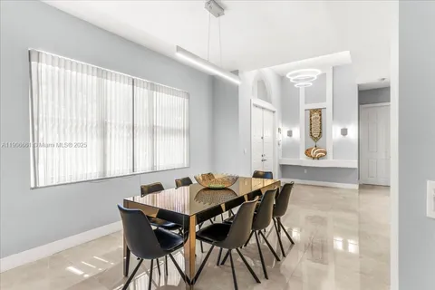 4074 SW 140th Ave, Davie FL 33330