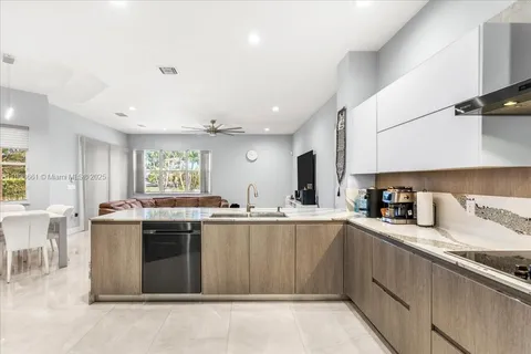 4074 SW 140th Ave, Davie FL 33330