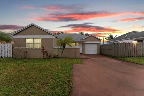 3110 NW 203rd Ter, Miami Gardens FL 33056