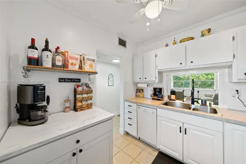 3530 NW 52nd Ave # 606, Lauderdale Lakes FL 33319