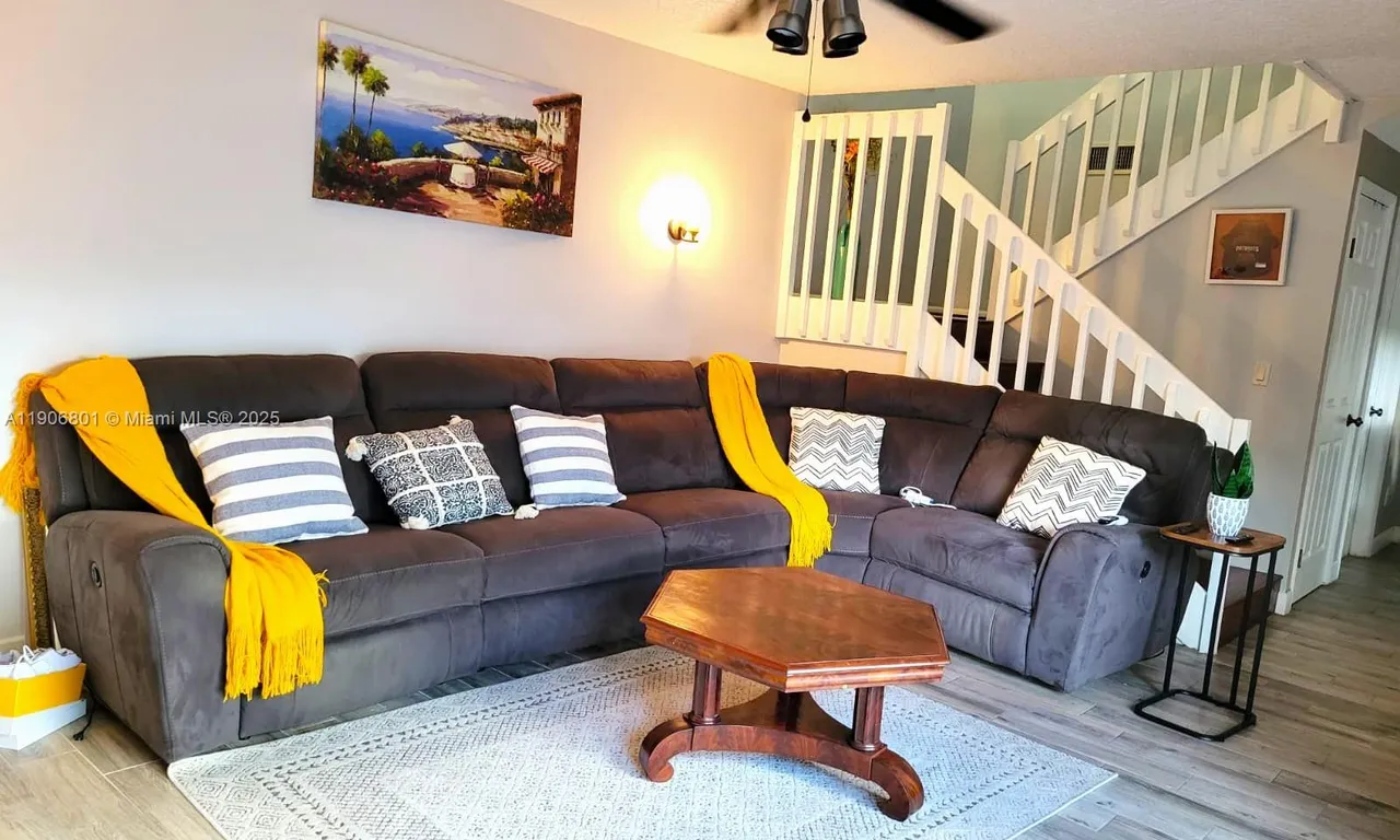 11930 SW 11th Ct, Davie FL 33325