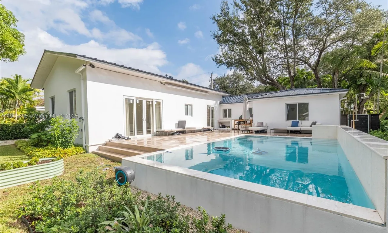 11370 NE 8th Ave, Biscayne Park FL 33161