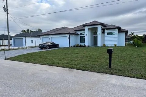 1019 SW 8th CT, Cape Coral FL 33991