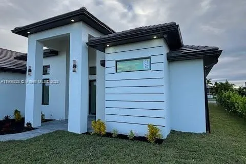 1019 SW 8th CT, Cape Coral FL 33991