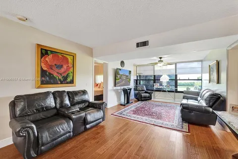 1502 Whitehall Dr # 305, Davie FL 33324