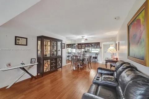 1502 Whitehall Dr # 305, Davie FL 33324