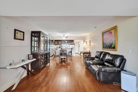 1502 Whitehall Dr # 305, Davie FL 33324