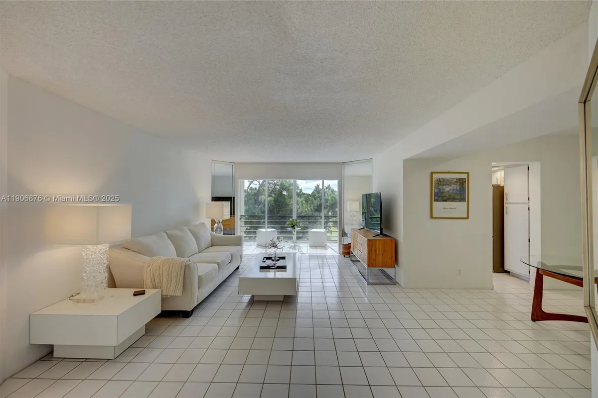 3654 Via Poinciana # 502, Lake Worth FL 33467