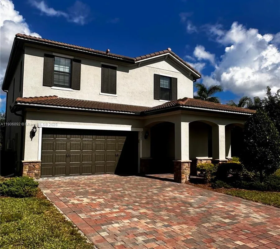 8605 Patron Ln, Lake Worth FL 33467