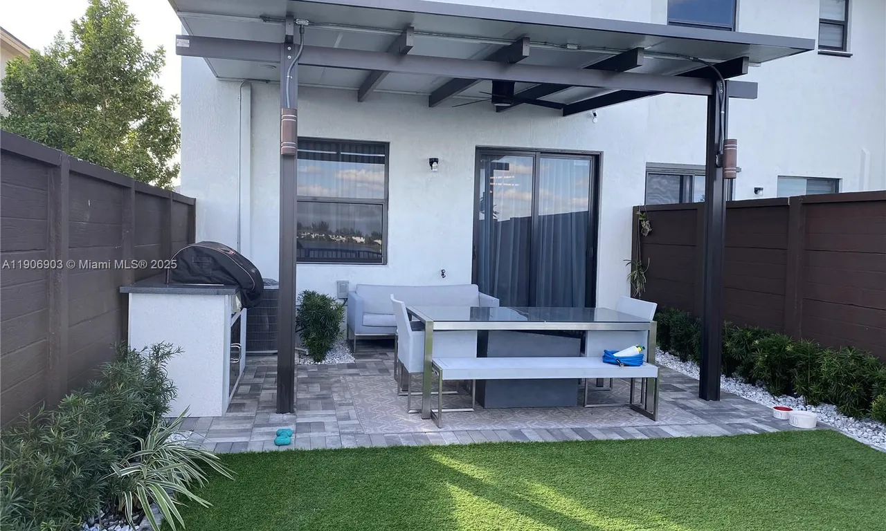 15855 NW 90th Ct, Miami Lakes FL 33018