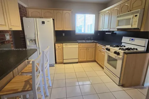 200 N 69th Ave, Hollywood FL 33024