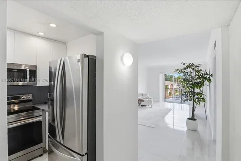 10850 W Flagler St # D308, Sweetwater FL 33174