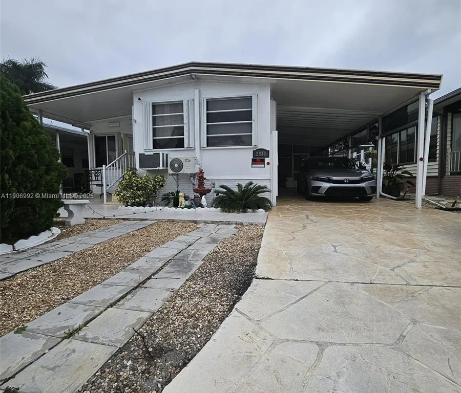 2848 W Marina Dr, Dania Beach FL 33312