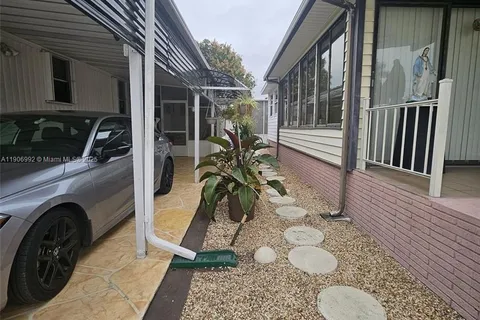 2848 W Marina Dr, Dania Beach FL 33312