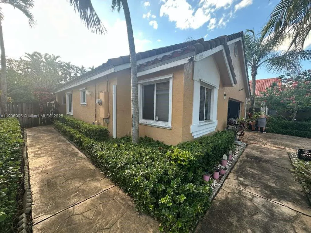 10153 NW 3rd Ct, Plantation FL 33324