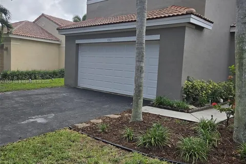 4361 Dogwood Cir, Weston FL 33331