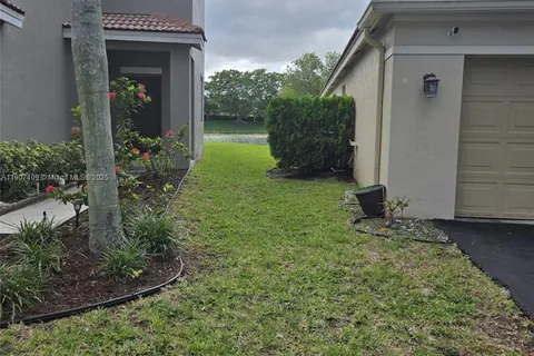 4361 Dogwood Cir, Weston FL 33331