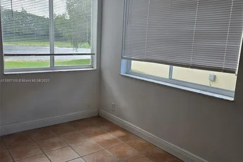 4361 Dogwood Cir, Weston FL 33331