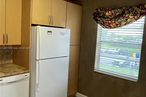 110 Lake Meryl Dr # 216, West Palm Beach FL 33411