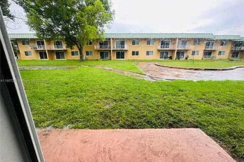 505 NW 177th St # 111, Miami Gardens FL 33169