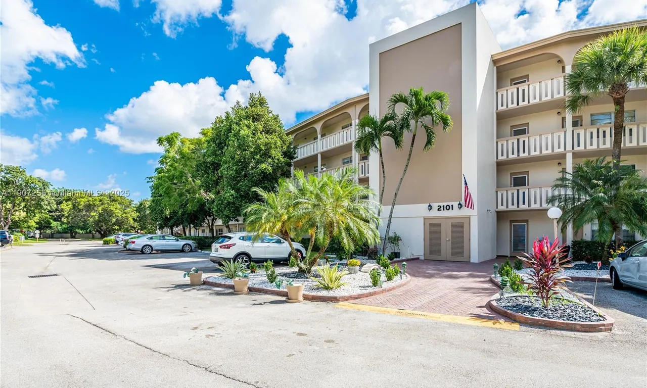 2101 Lucaya Bnd # C1, Coconut Creek FL 33066