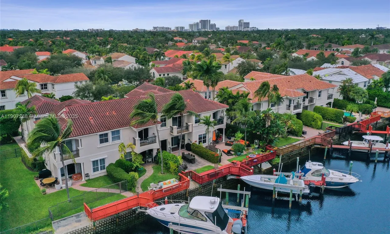 1385 Harbor Vw E, Hollywood FL 33019